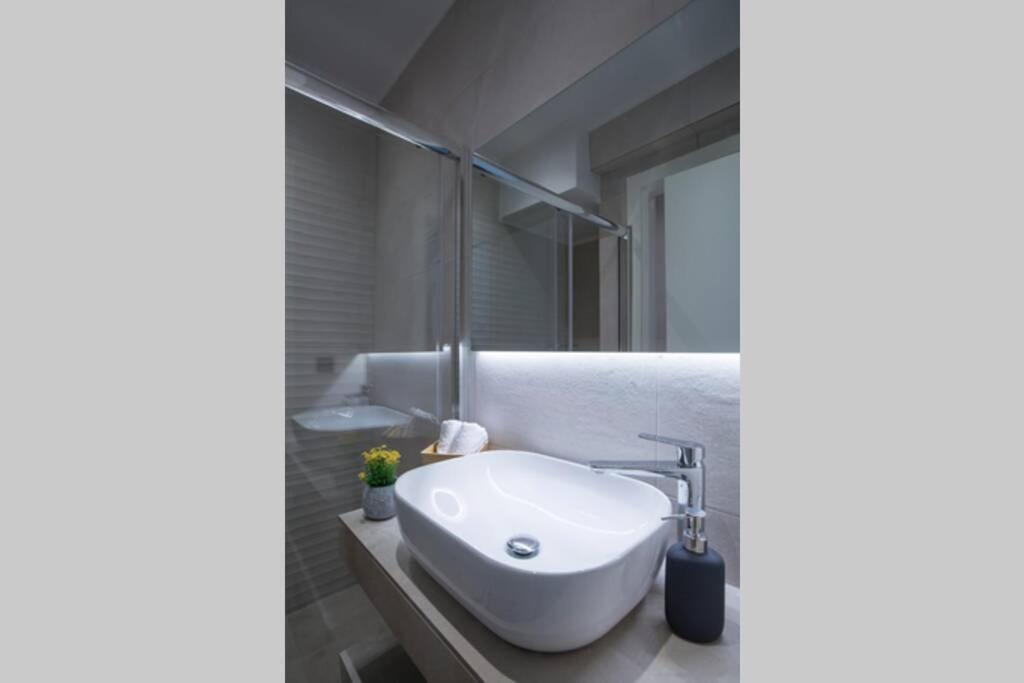 City Center Modern Renovated Apartment 아테네 외부 사진